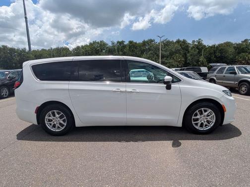 Bright White Clearcoat 2023 Chrysler Pacifica Touring L