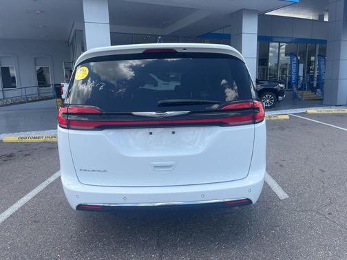 Bright White Clearcoat 2023 Chrysler Pacifica Touring L