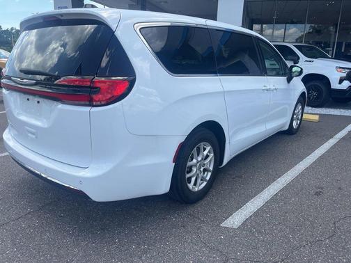 Bright White Clearcoat 2023 Chrysler Pacifica Touring L