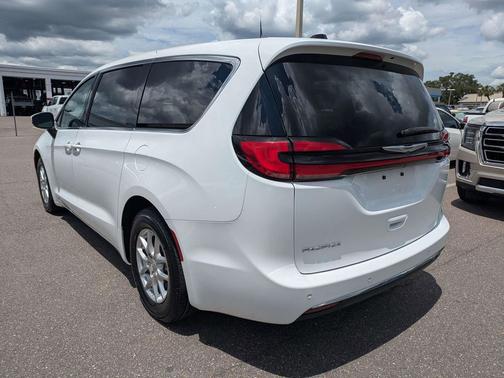 Bright White Clearcoat 2023 Chrysler Pacifica Touring L