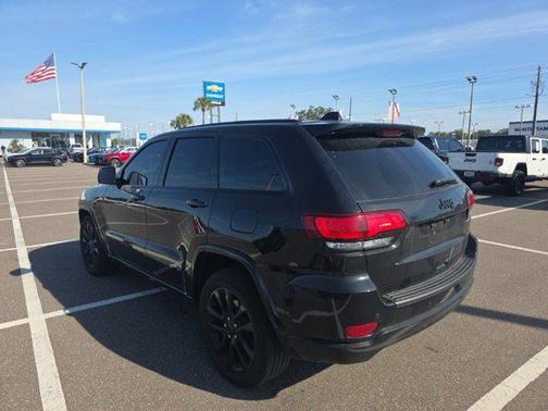 2022 Jeep Grand Cherokee Laredo