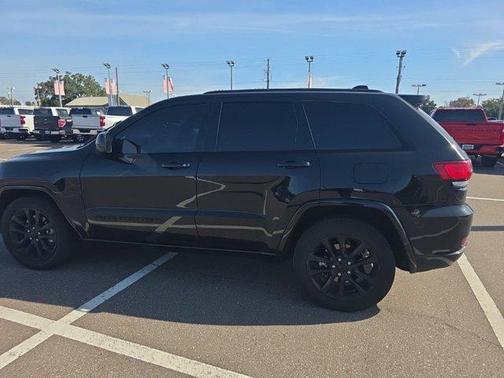 2022 Jeep Grand Cherokee Laredo