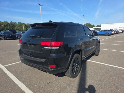 2022 Jeep Grand Cherokee Laredo