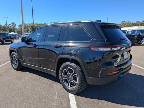 2023 Jeep Grand Cherokee 4xe Trailhawk