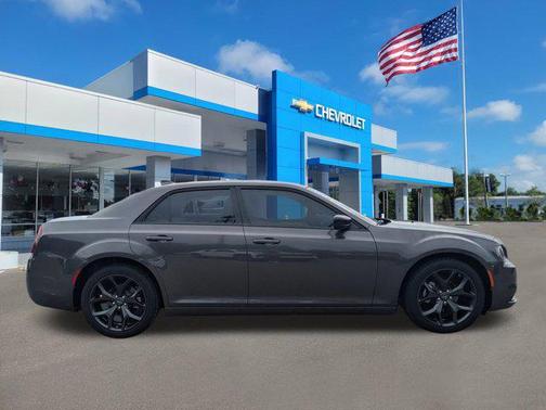 2023 Chrysler 300 Touring