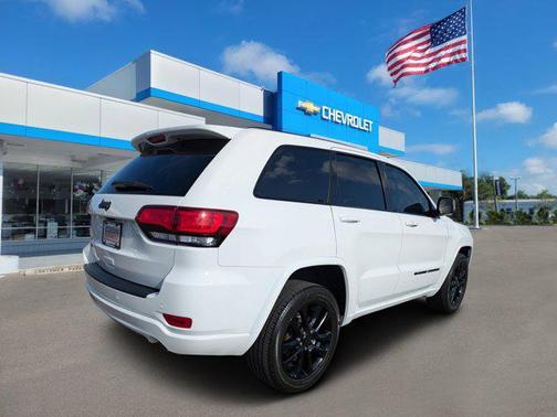2022 Jeep Grand Cherokee Laredo