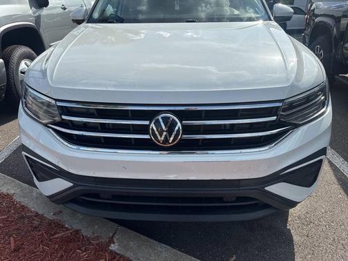 Opal White Pearl 2023 Volkswagen Tiguan 2.0T SE