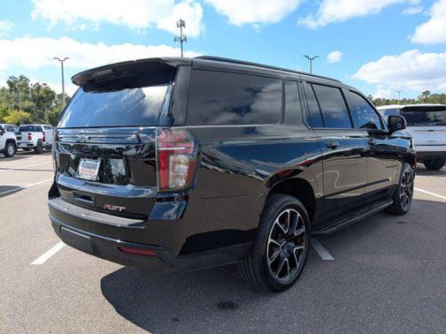 2023 Chevrolet Suburban RST