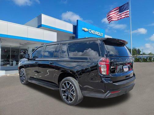 2023 Chevrolet Suburban RST