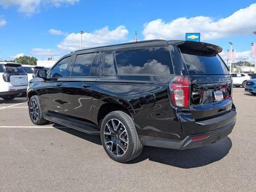 2023 Chevrolet Suburban RST