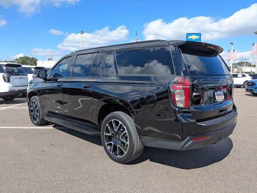 2023 Chevrolet Suburban RST