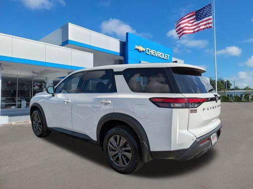 2023 Nissan Pathfinder S FWD