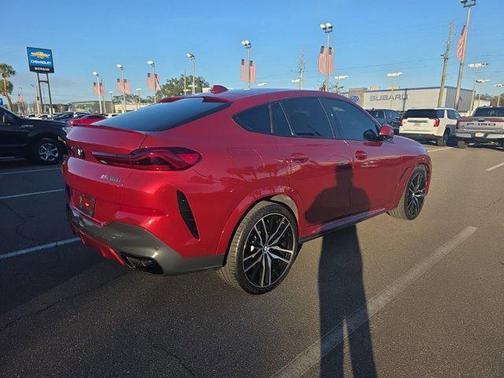 2022 BMW X6 M50i