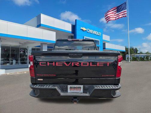 2024 Chevrolet Silverado 1500 Custom