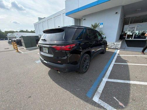 Mosaic Black Metallic 2023 Chevrolet Traverse RS
