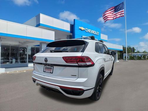 Opal White 2023 Volkswagen Atlas Cross Sport 3.6L V6 SEL R-Line