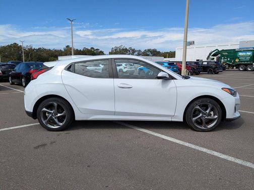 2019 Hyundai Veloster 2