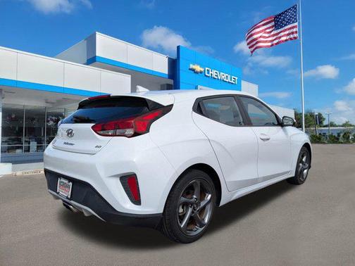 2019 Hyundai Veloster 2