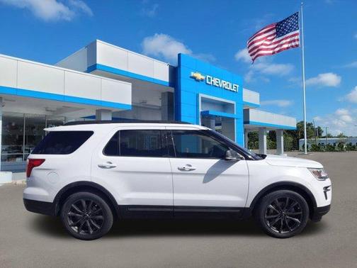 Photo 3 of 31 of 2018 Ford Explorer XLT
