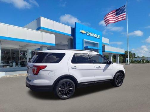 Photo 4 of 31 of 2018 Ford Explorer XLT