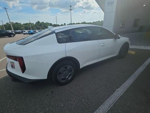 Snow White Pearl 2025 Kia K4 LX