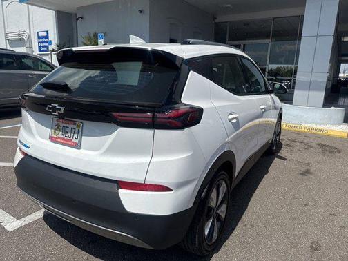 Summit White 2022 Chevrolet Bolt EUV FWD LT