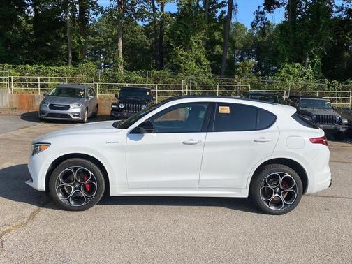 2022 Alfa Romeo Stelvio Veloce