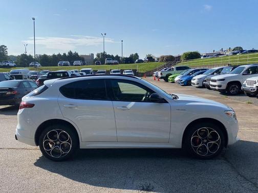 2022 Alfa Romeo Stelvio Veloce