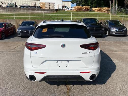 2022 Alfa Romeo Stelvio Veloce