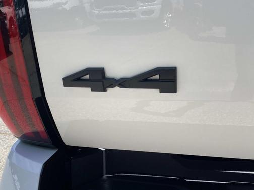 Ice 2024 Toyota Tundra SR5
