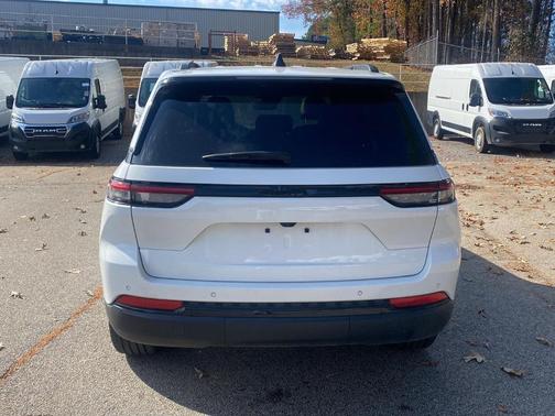 2024 Jeep Grand Cherokee Laredo