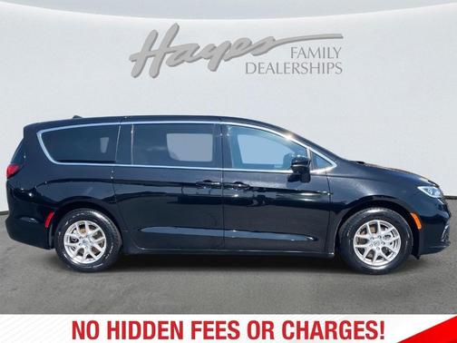 Diamond Black 2025 Chrysler Pacifica Select