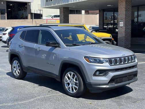 2023 Jeep Compass Latitude Lux