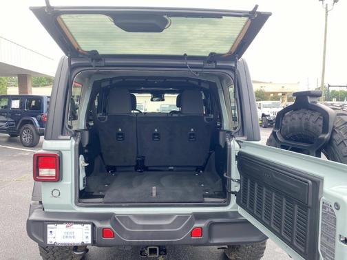 Earl Clearcoat 2024 Jeep Wrangler Sport