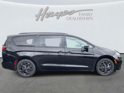 2025 Chrysler Pacifica Hybrid Select