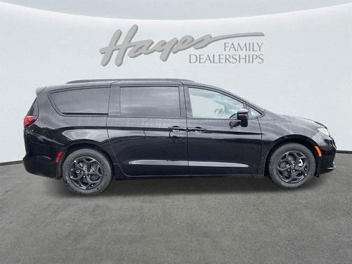 2025 Chrysler Pacifica Hybrid Select