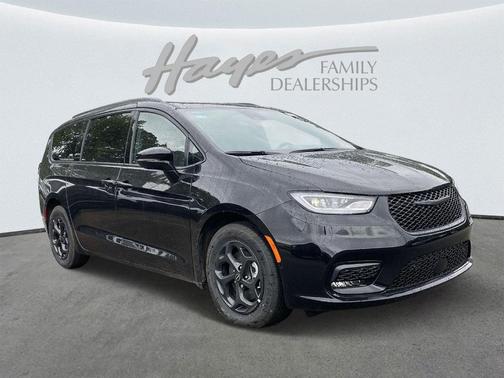 2025 Chrysler Pacifica Hybrid Select