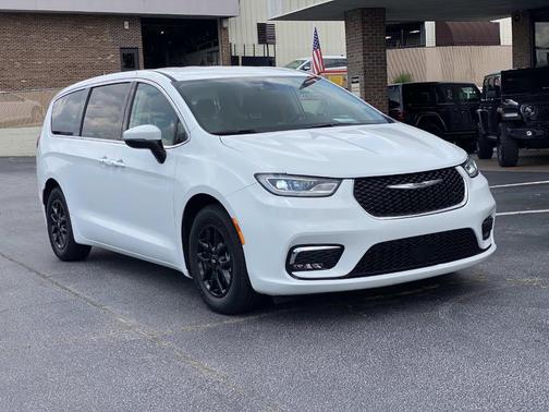 Bright White Clearcoat 2023 Chrysler Pacifica Touring-L