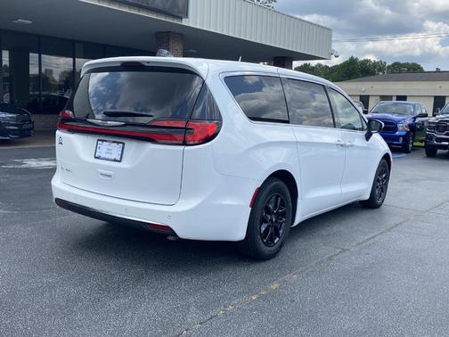 Bright White Clearcoat 2023 Chrysler Pacifica Touring-L