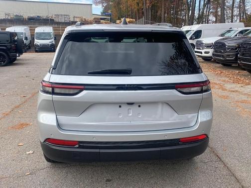 2024 Jeep Grand Cherokee Laredo