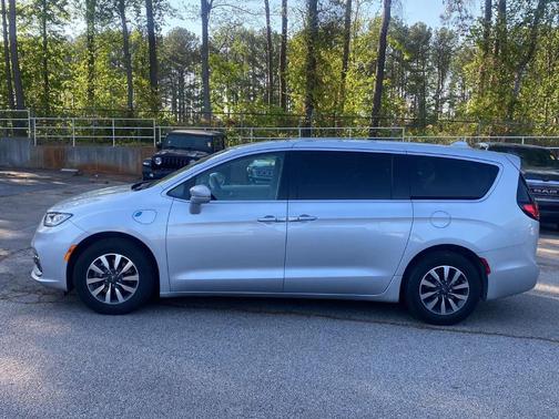 2022 Chrysler Pacifica Hybrid Touring L