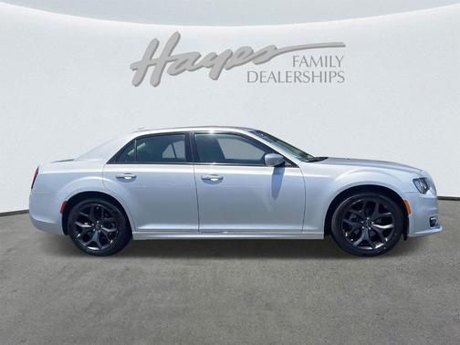 2022 Chrysler 300 Touring L