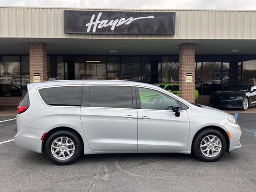 2024 Chrysler Pacifica Touring-L