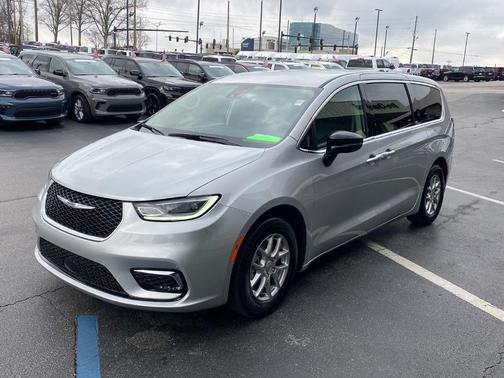 2024 Chrysler Pacifica Touring-L