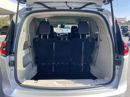 2024 Chrysler Pacifica Touring-L