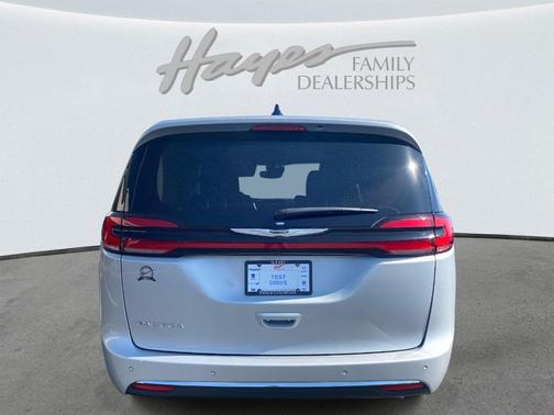 2024 Chrysler Pacifica Touring-L