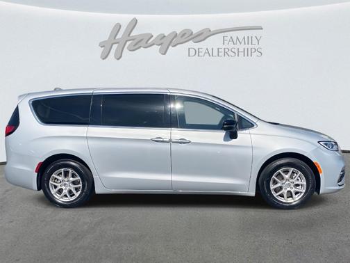 2024 Chrysler Pacifica Touring-L