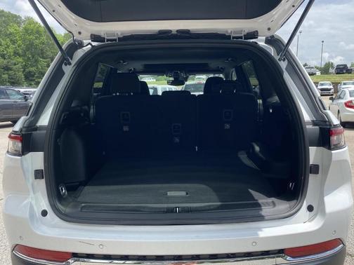 Bright White Clearcoat 2024 Jeep Grand Cherokee Laredo X