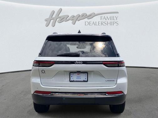 Bright White Clearcoat 2024 Jeep Grand Cherokee Laredo X