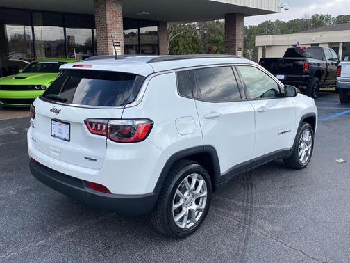 2022 Jeep Compass Latitude Lux